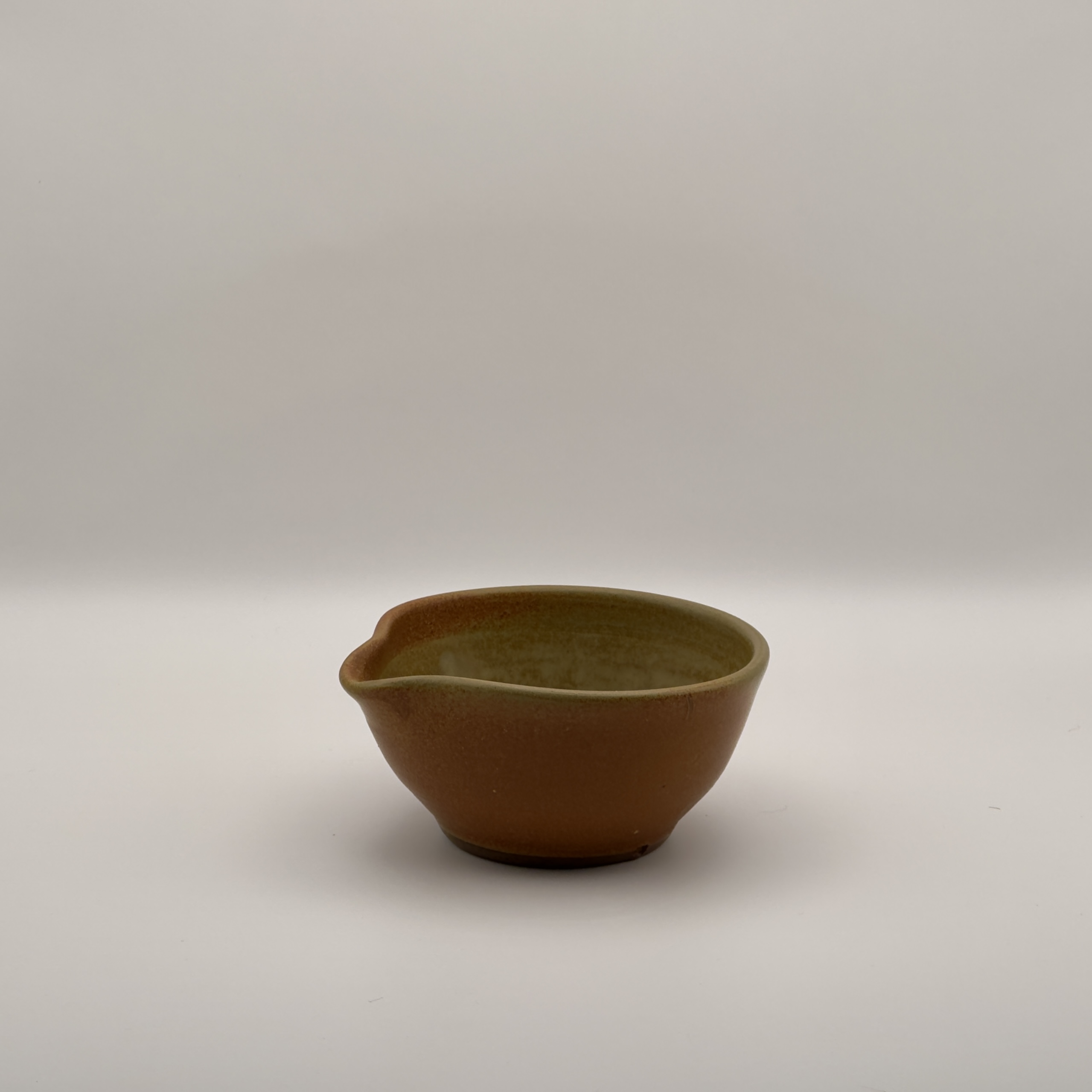Small amber pinch bowl with a pouring lip