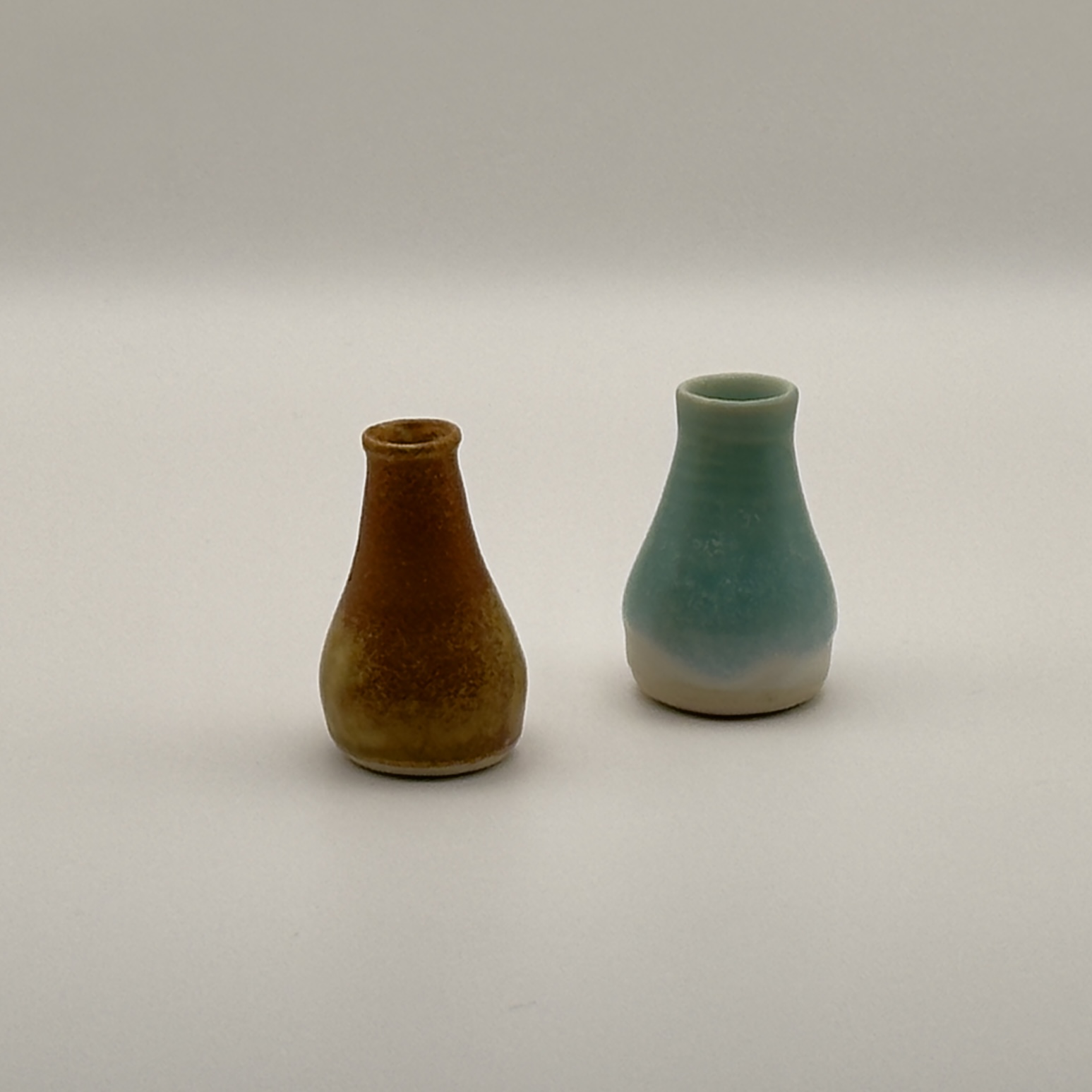 Pair of small bud vases, one amber and one teal
